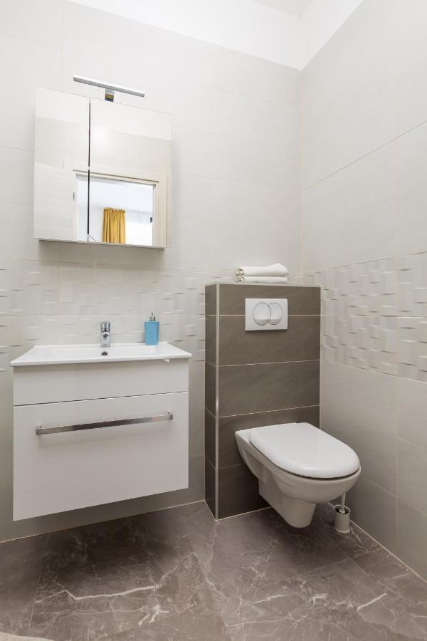Studio Apartments Fran'S Rijeka Exteriör bild