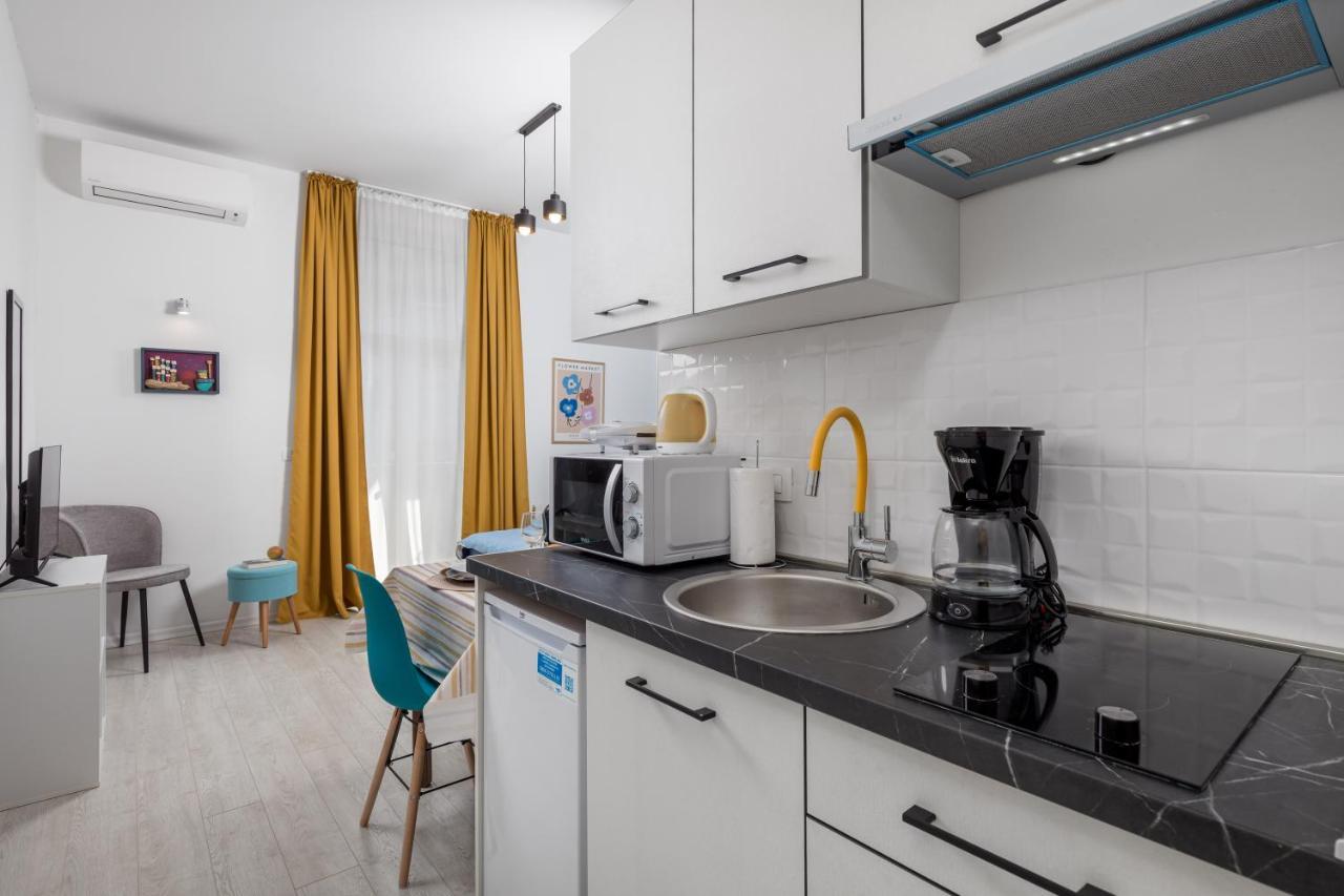 Studio Apartments Fran'S Rijeka Exteriör bild