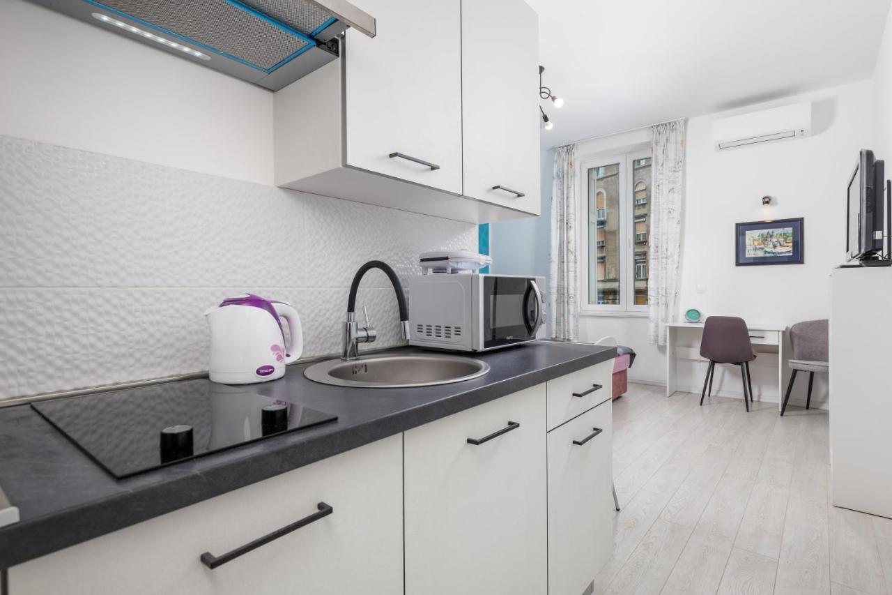 Studio Apartments Fran'S Rijeka Exteriör bild