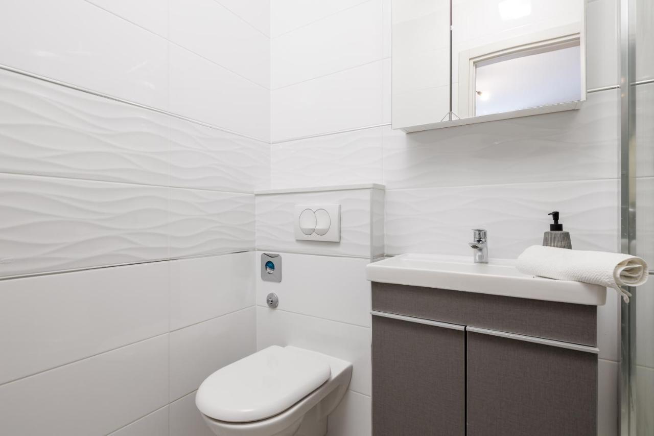 Studio Apartments Fran'S Rijeka Exteriör bild
